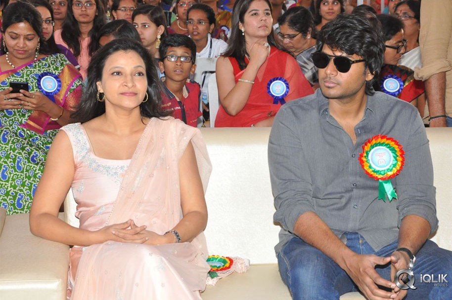 Manasuku-Nachindi-Movie-Team-At-Kasturba-Gandhi-College